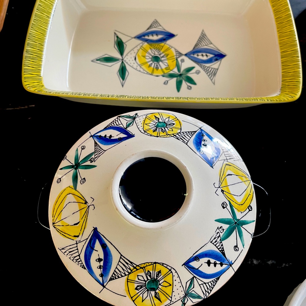 Covered casserole and open dish. Mid century. Norway Flamingo. Stavangerflint.